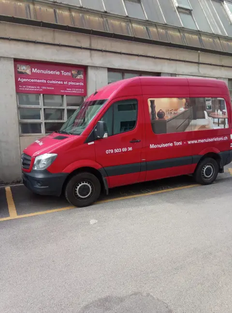 Camion de Menuiserie Toni Ébénisterie à Genève